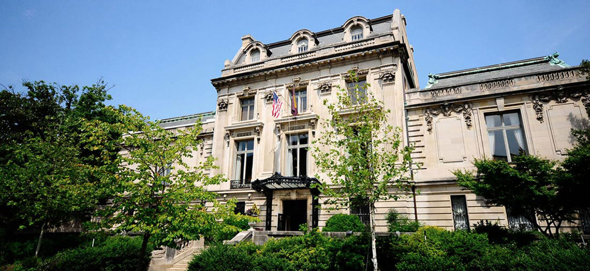 Image of the exterior of the Cosmos Club in Washington, D.C., site of a April 5 alumni reception for Assumption University.